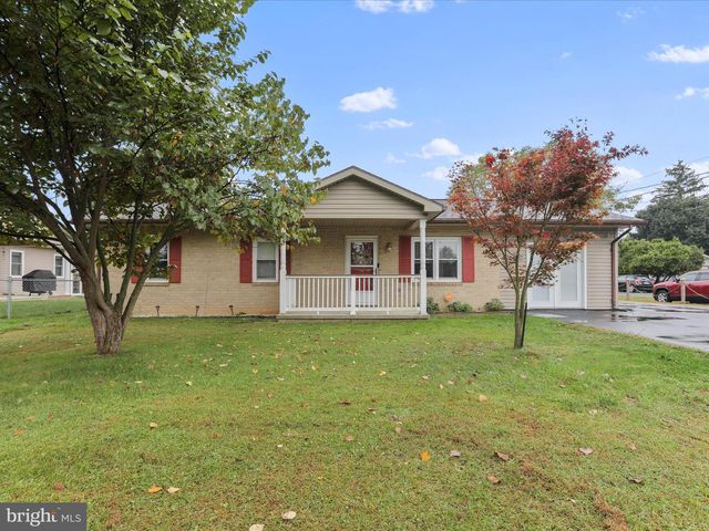 27 TANGLEWOOD DR, Martinsburg, WV 25405