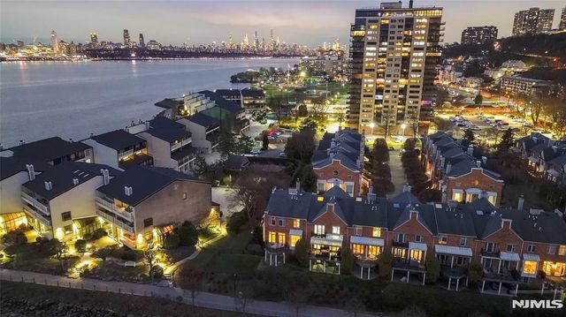 119 Hudson Cove, Edgewater, NJ 07020