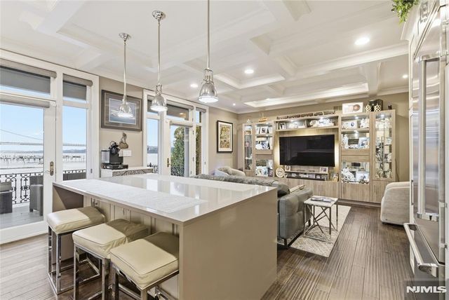 119 Hudson Cove, Edgewater, NJ 07020