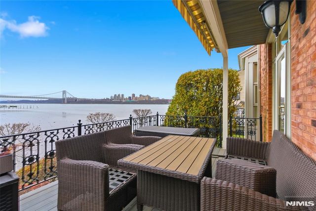 119 Hudson Cove, Edgewater, NJ 07020