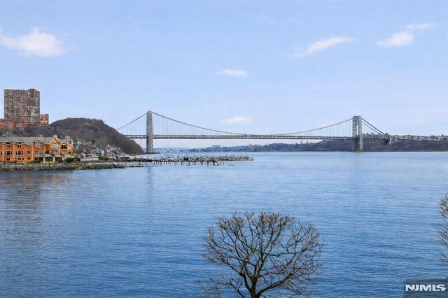 119 Hudson Cove, Edgewater, NJ 07020
