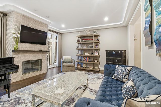 119 Hudson Cove, Edgewater, NJ 07020