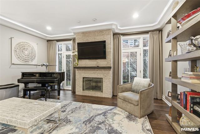 119 Hudson Cove, Edgewater, NJ 07020