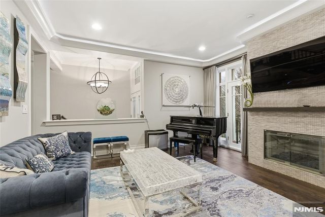 119 Hudson Cove, Edgewater, NJ 07020