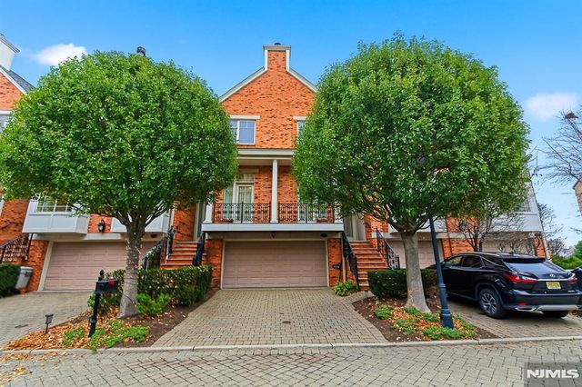 119 Hudson Cove, Edgewater, NJ 07020