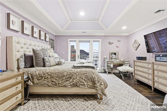 119 Hudson Cove, Edgewater, NJ 07020