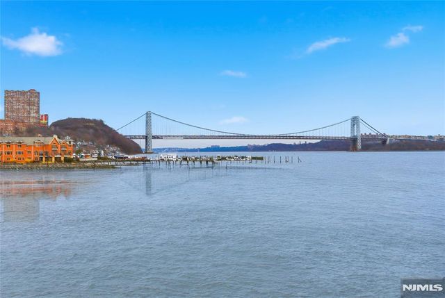 119 Hudson Cove, Edgewater, NJ 07020