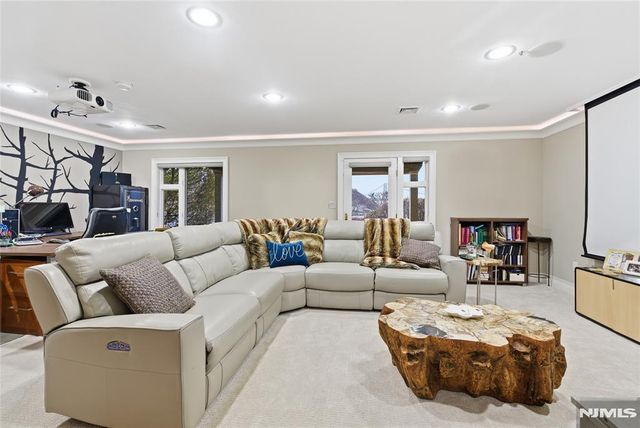 119 Hudson Cove, Edgewater, NJ 07020