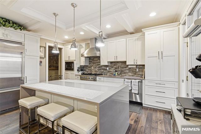 119 Hudson Cove, Edgewater, NJ 07020