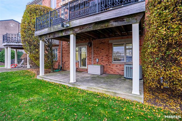 119 Hudson Cove, Edgewater, NJ 07020