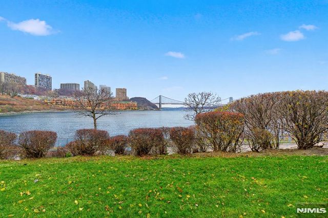 119 Hudson Cove, Edgewater, NJ 07020