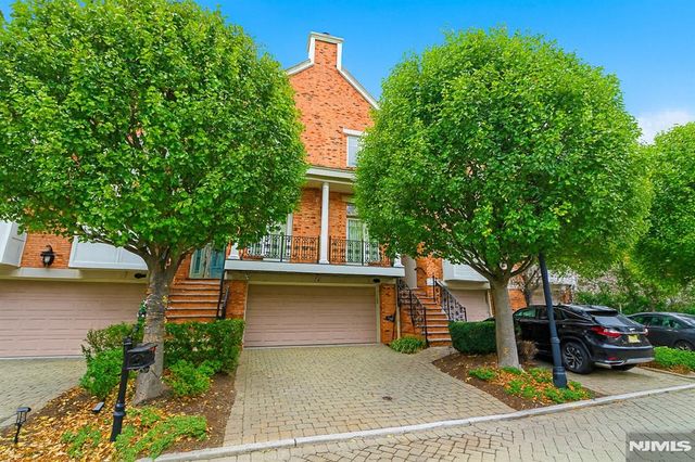 119 Hudson Cove, Edgewater, NJ 07020