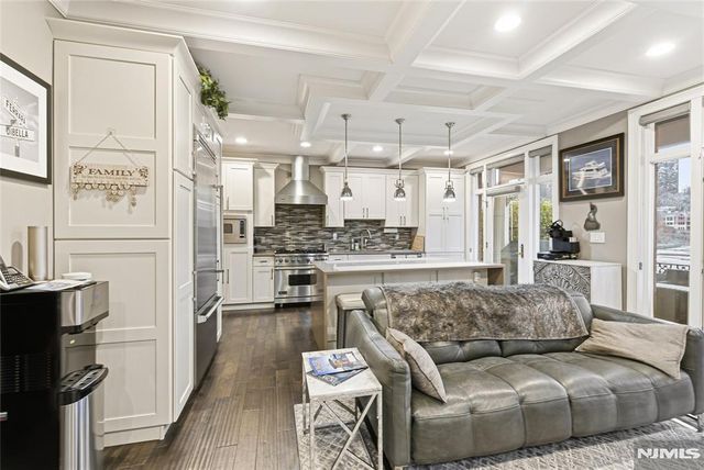 119 Hudson Cove, Edgewater, NJ 07020