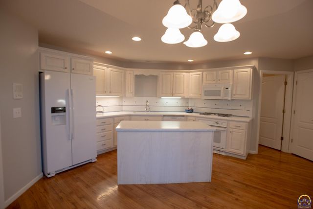 6247 SW 40th Ct, Topeka, KS 66610