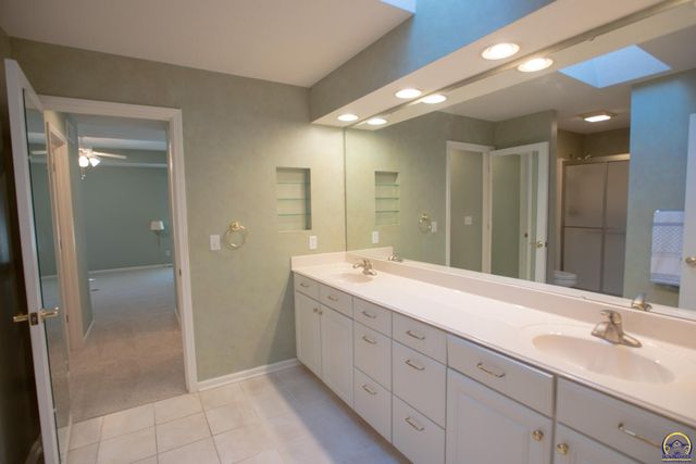 6247 SW 40th Ct, Topeka, KS 66610