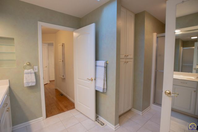 6247 SW 40th Ct, Topeka, KS 66610