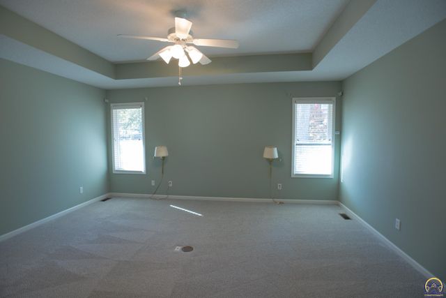 6247 SW 40th Ct, Topeka, KS 66610