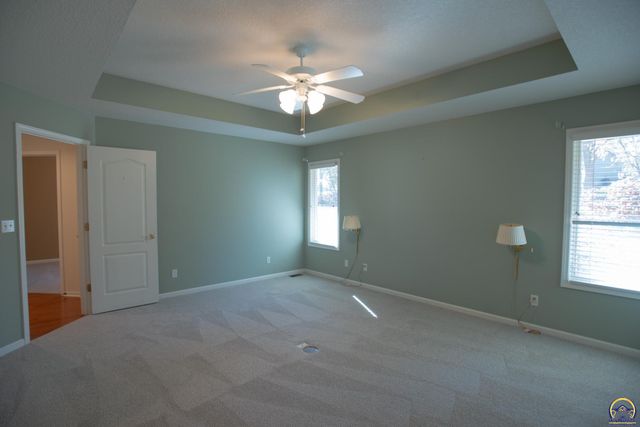 6247 SW 40th Ct, Topeka, KS 66610