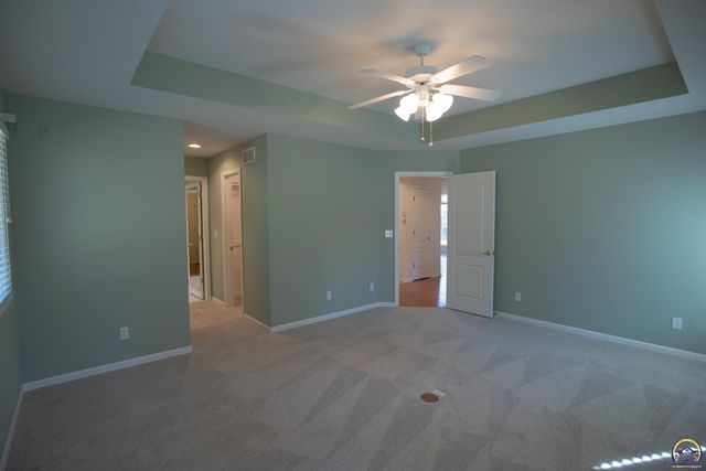 6247 SW 40th Ct, Topeka, KS 66610