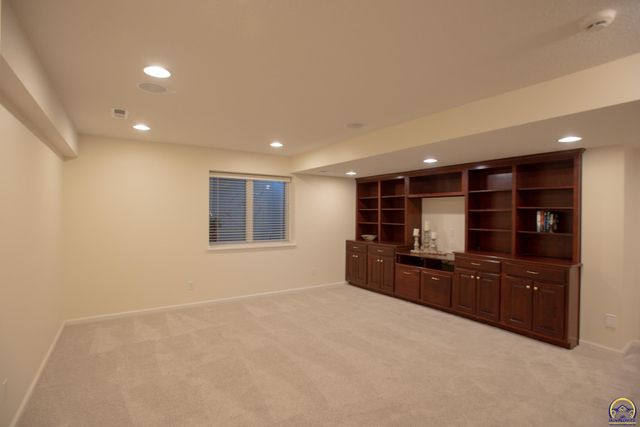 6247 SW 40th Ct, Topeka, KS 66610