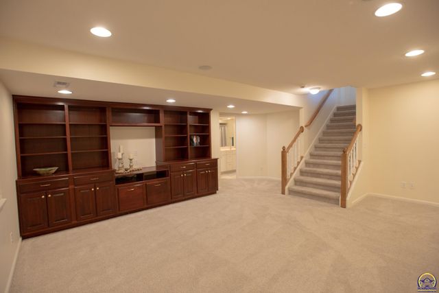 6247 SW 40th Ct, Topeka, KS 66610