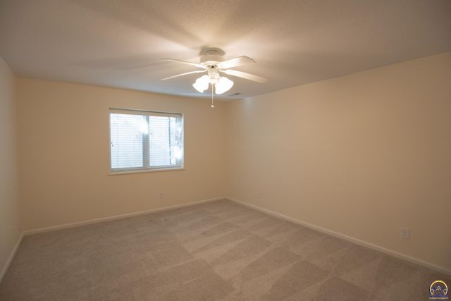 6247 SW 40th Ct, Topeka, KS 66610