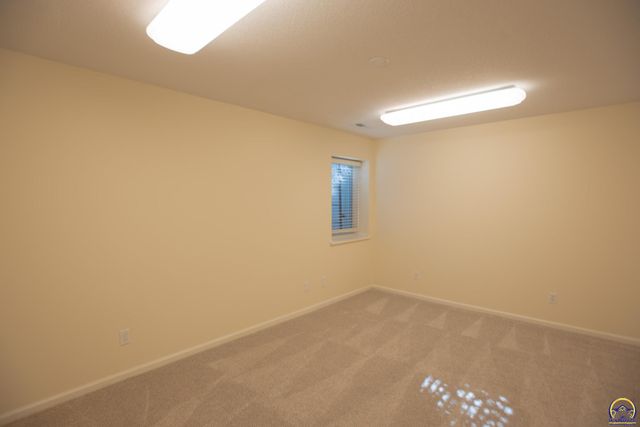 6247 SW 40th Ct, Topeka, KS 66610