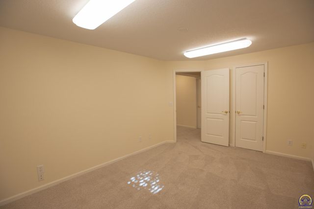 6247 SW 40th Ct, Topeka, KS 66610