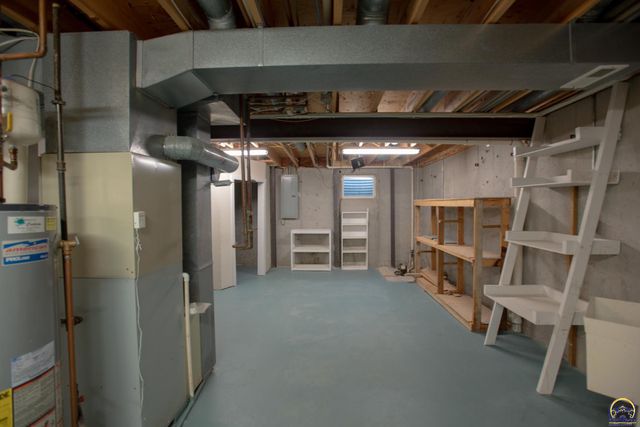 6247 SW 40th Ct, Topeka, KS 66610