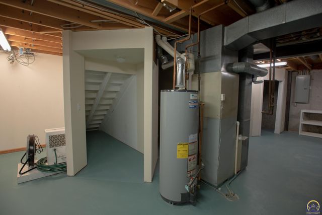 6247 SW 40th Ct, Topeka, KS 66610