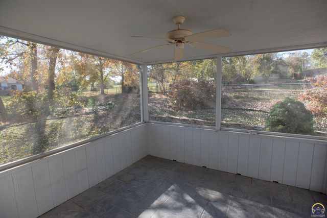 6247 SW 40th Ct, Topeka, KS 66610