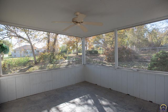 6247 SW 40th Ct, Topeka, KS 66610