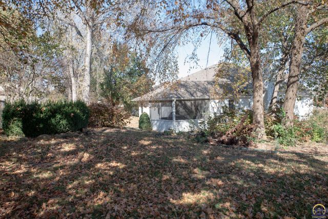 6247 SW 40th Ct, Topeka, KS 66610