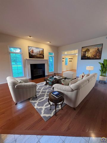 6247 SW 40th Ct, Topeka, KS 66610