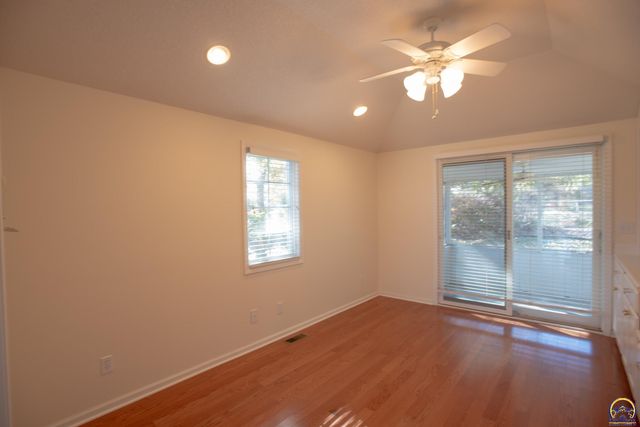 6247 SW 40th Ct, Topeka, KS 66610