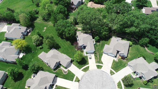 6247 SW 40th Ct, Topeka, KS 66610