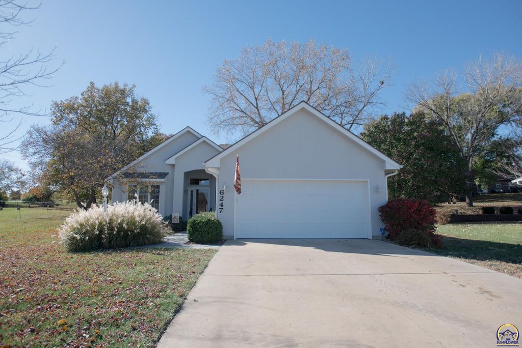 6247 SW 40th Ct, Topeka, KS 66610