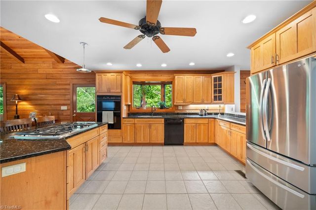 1212 River Bluff Trail, Tobaccoville, NC 27050