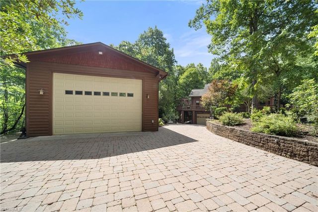 1212 River Bluff Trail, Tobaccoville, NC 27050