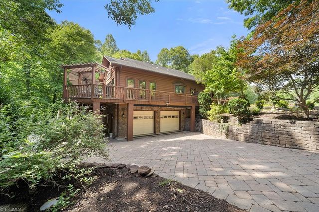 1212 River Bluff Trail, Tobaccoville, NC 27050
