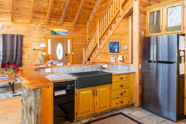 829 Boone Acres Lane, Pigeon Forge, TN 37863