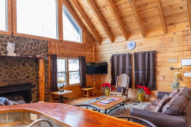 829 Boone Acres Lane, Pigeon Forge, TN 37863