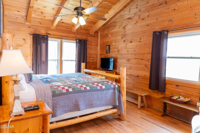 829 Boone Acres Lane, Pigeon Forge, TN 37863