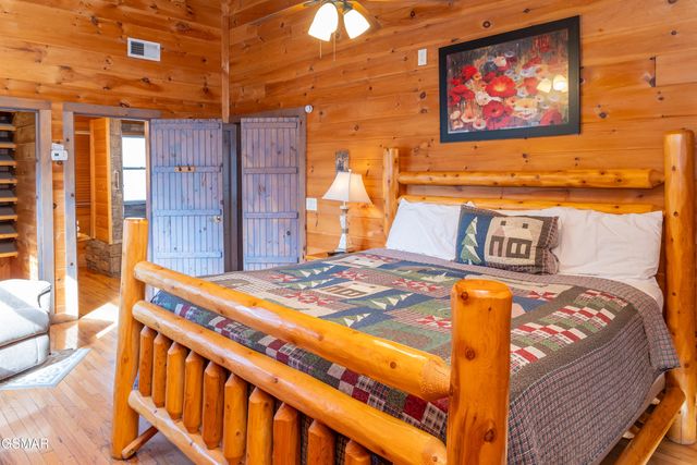 829 Boone Acres Lane, Pigeon Forge, TN 37863