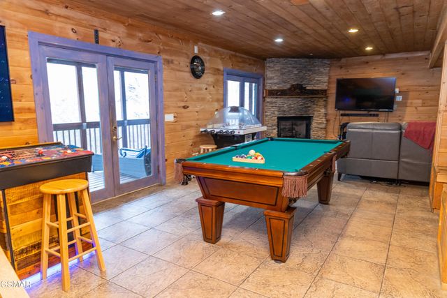 829 Boone Acres Lane, Pigeon Forge, TN 37863