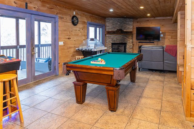 829 Boone Acres Lane, Pigeon Forge, TN 37863