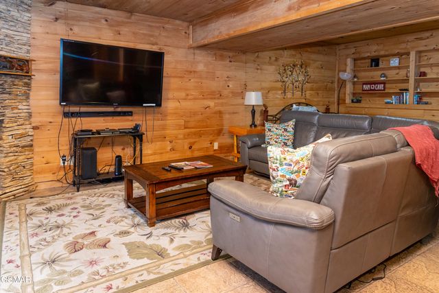 829 Boone Acres Lane, Pigeon Forge, TN 37863