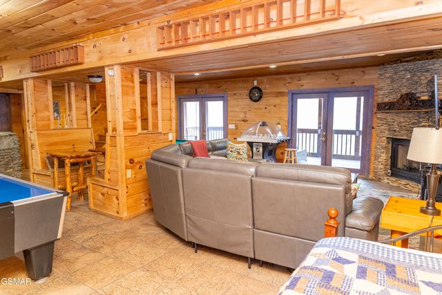 829 Boone Acres Lane, Pigeon Forge, TN 37863