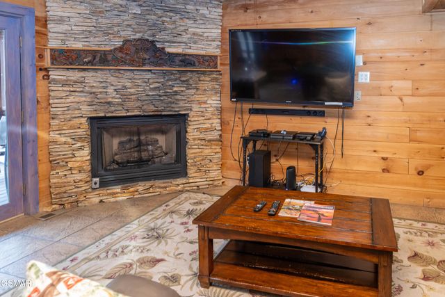 829 Boone Acres Lane, Pigeon Forge, TN 37863