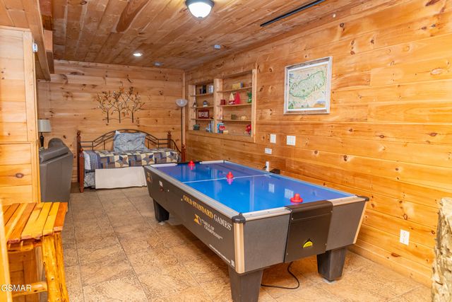 829 Boone Acres Lane, Pigeon Forge, TN 37863